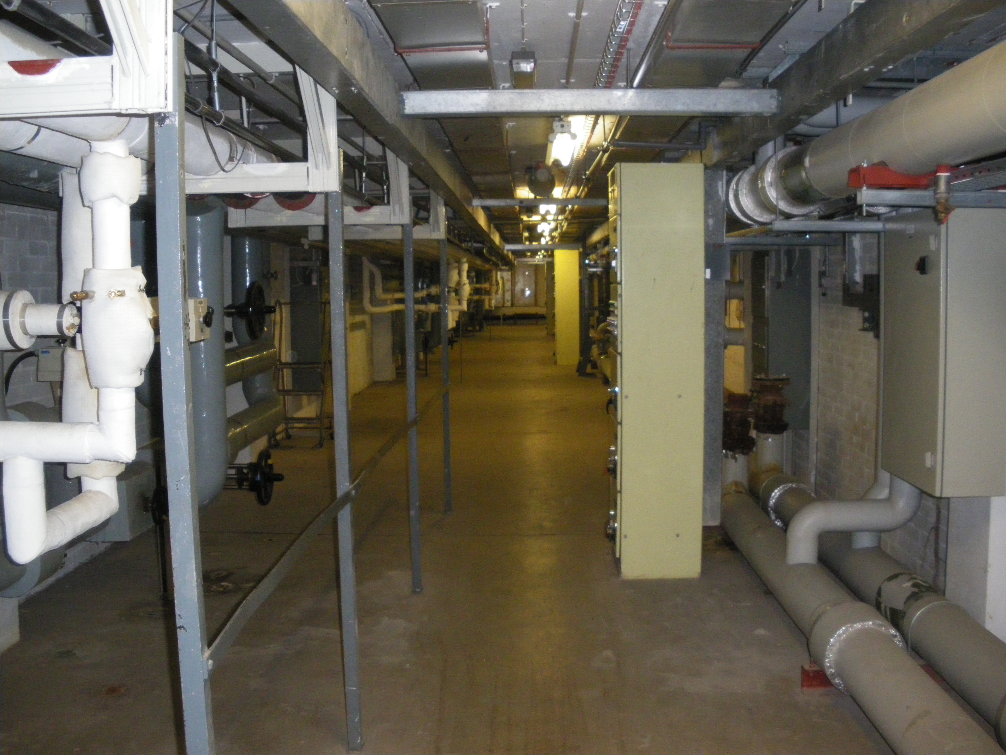 2nd floor centre spur plant room - facing B core.