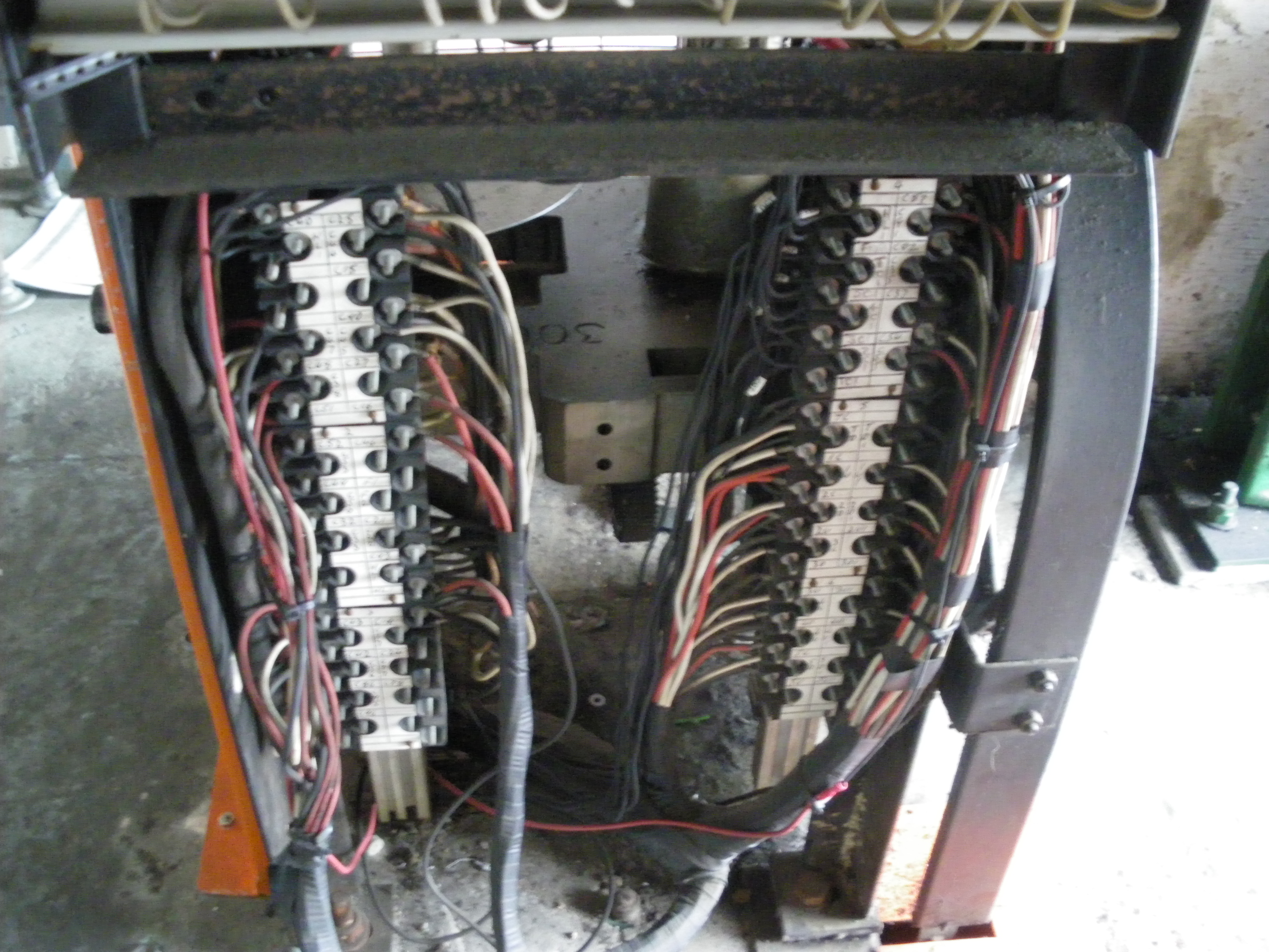 E lift - floor selector wiring terminals