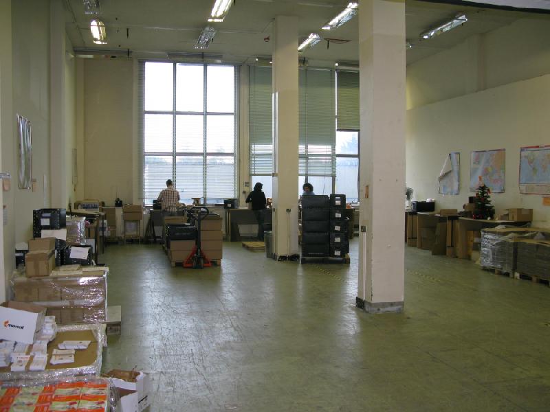 W04: double-height warehouse area