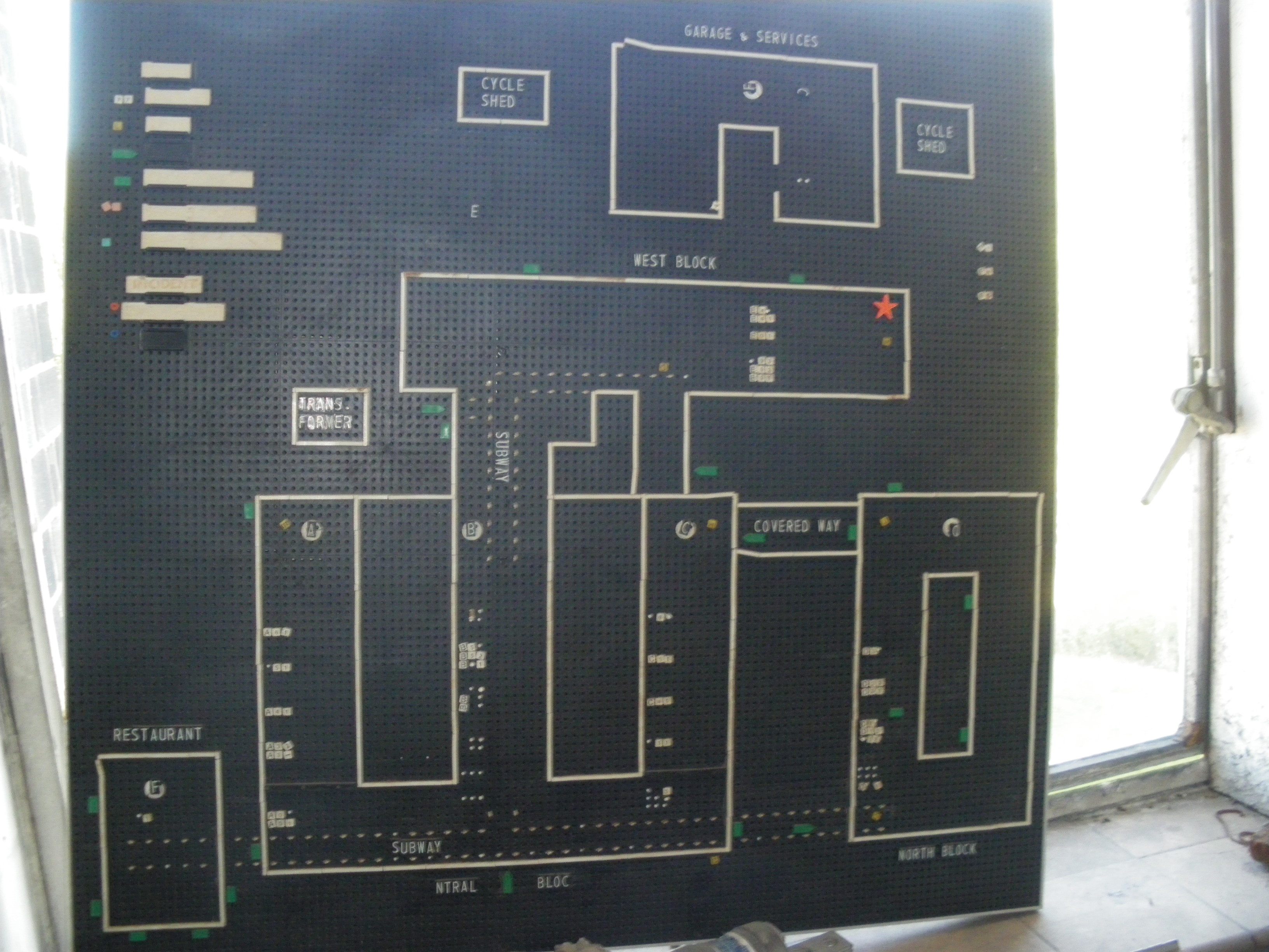 W302 - pin board