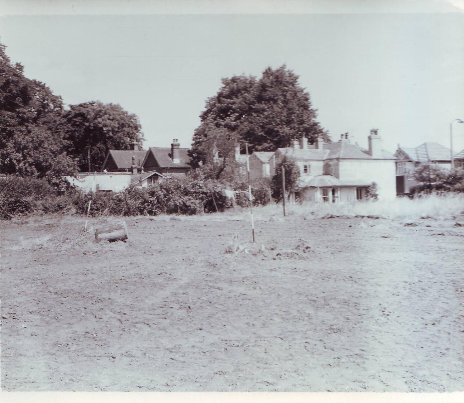 Old cottages and gatehouse, 10 Jul 1964