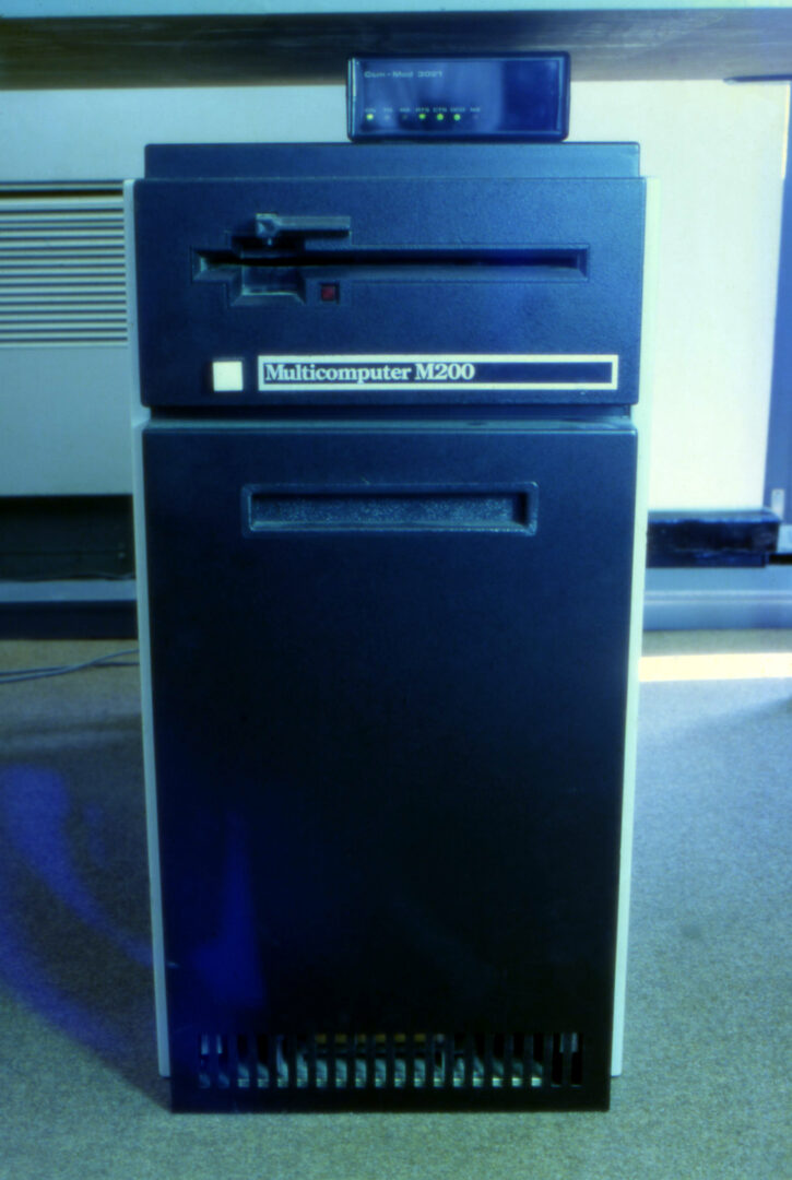 Multicomputer M200