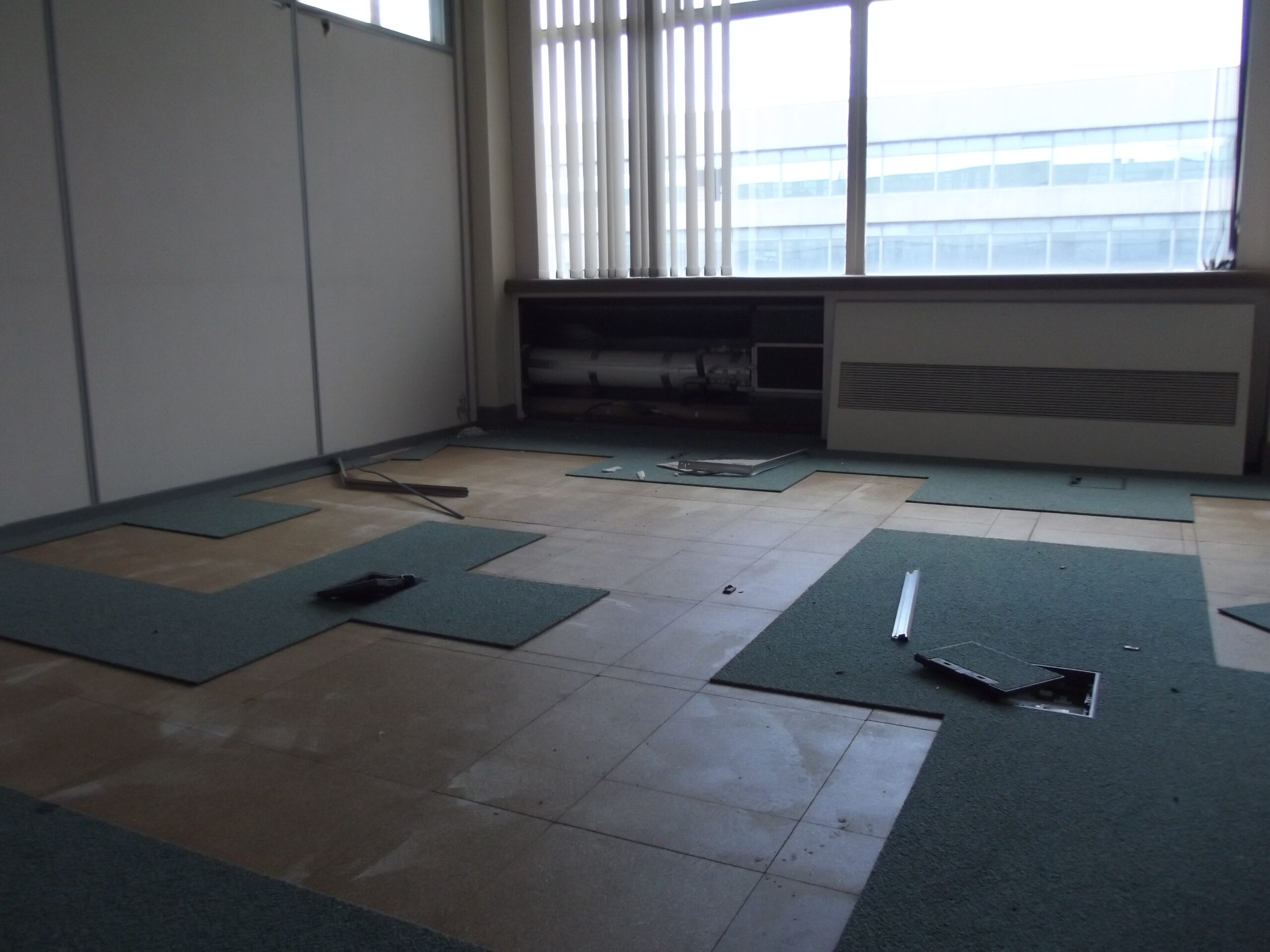 C506, removal of carpet tiles