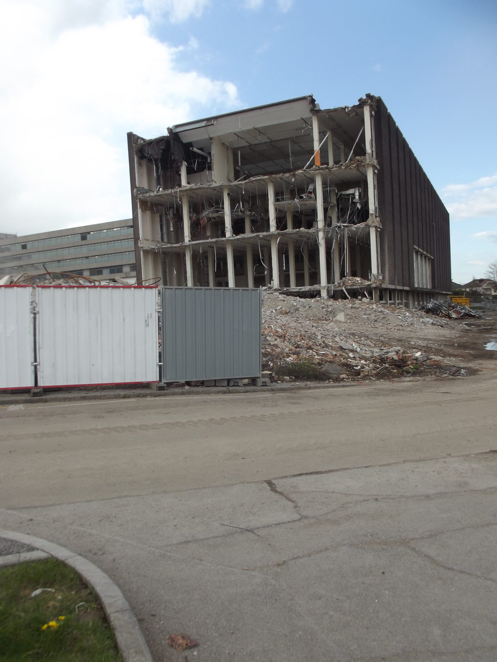 Demolition of West Block – temporary pause – 11 Apr 2012