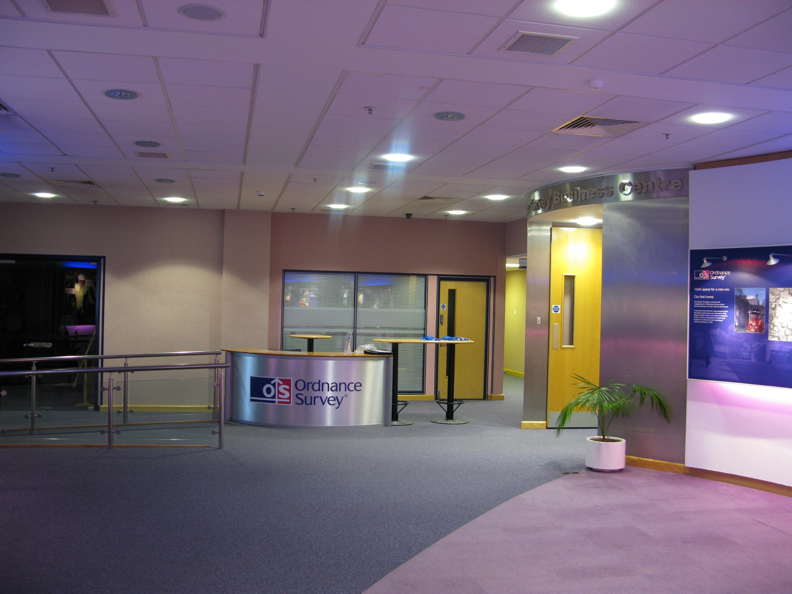 Visitors' waiting area by the entrance to the Business Centre.
